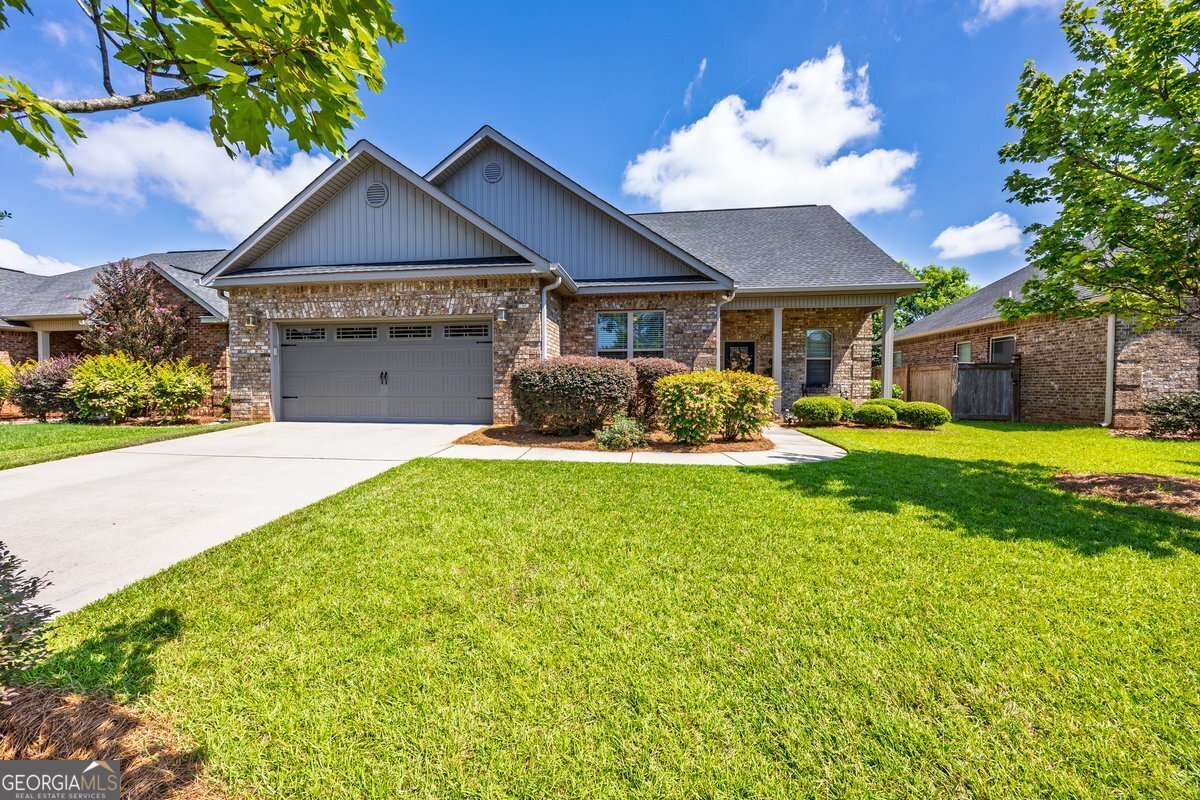 121 Alexis Way Byron - main photo