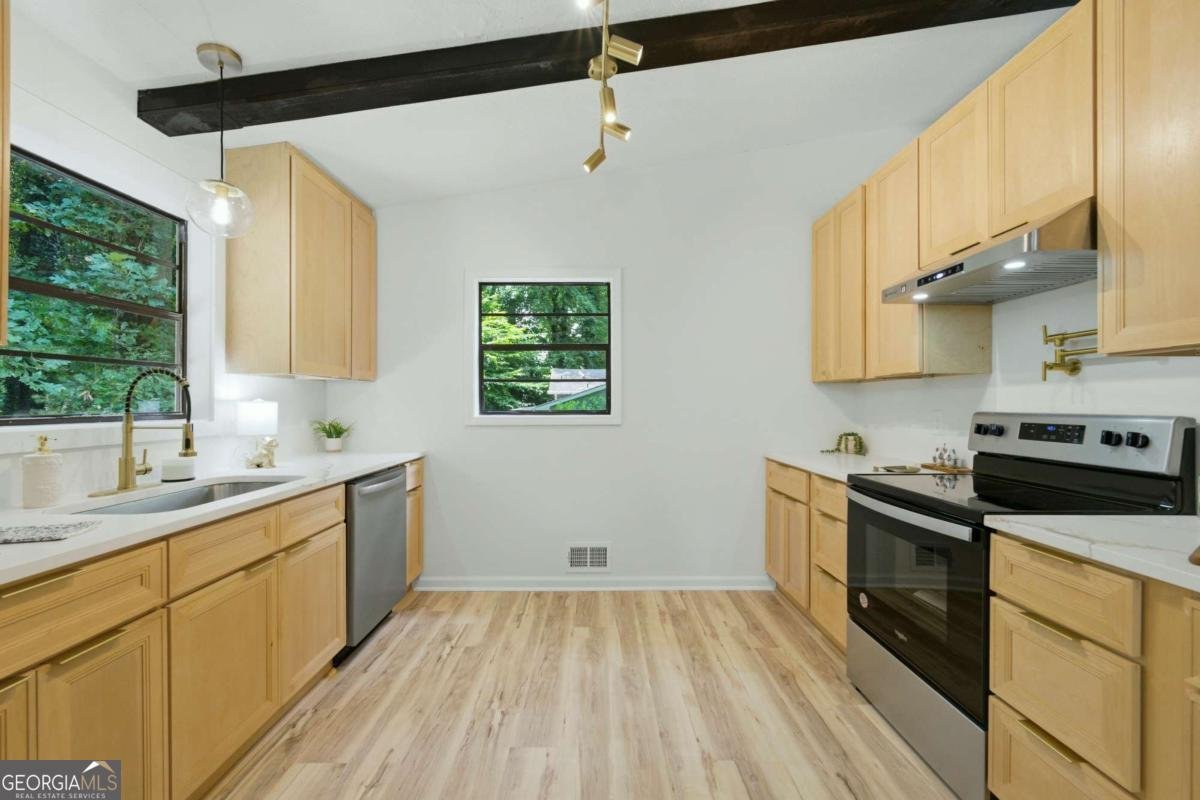 411 Hunters Lane Woodstock - Photo 6