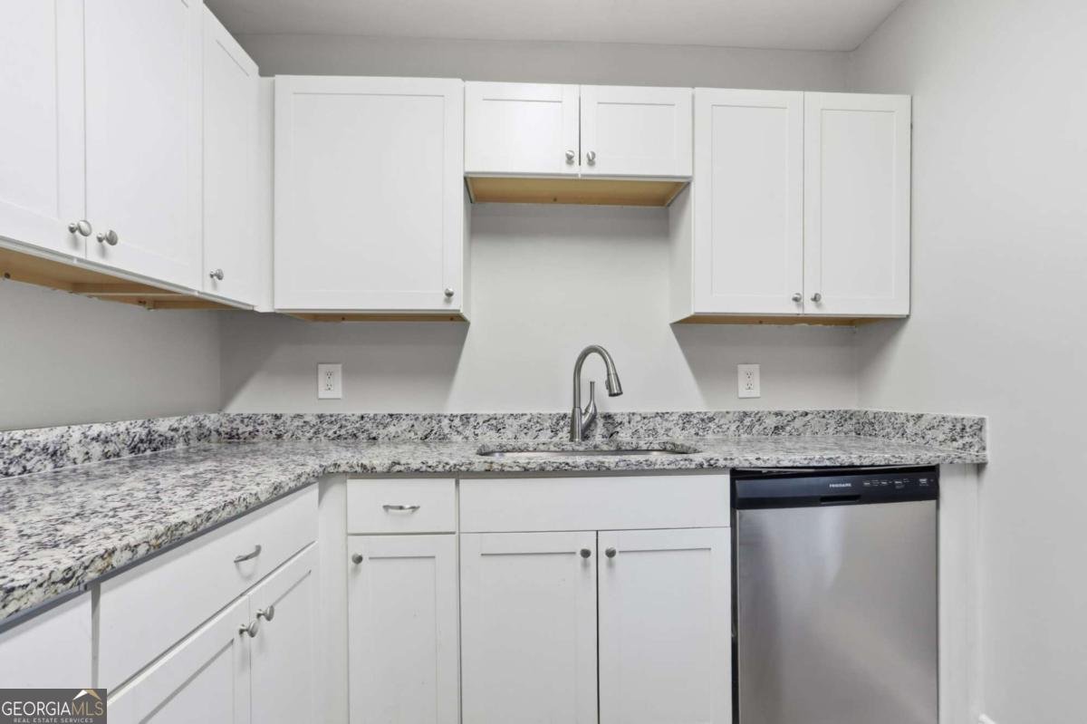 341 Roxbury Drive Riverdale - Photo 9