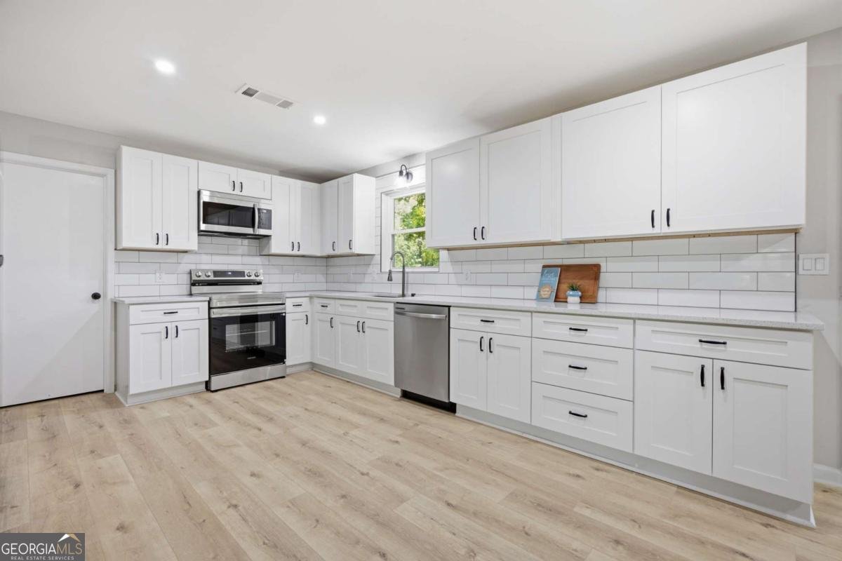 1120 Kinnett Road Covington - Photo 8