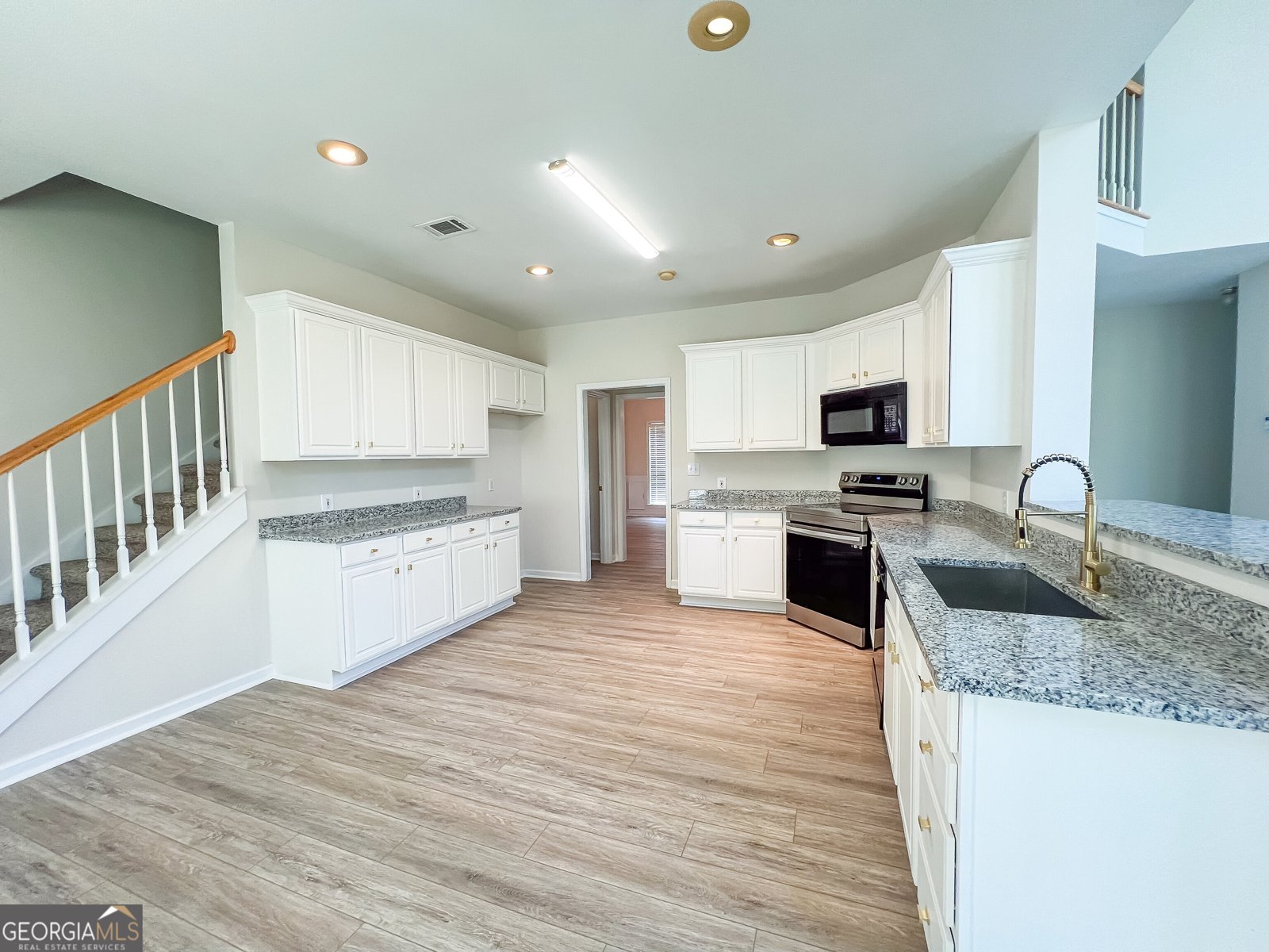 140 Dearing Woods Way Covington - Photo 14