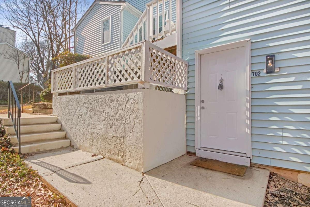 702 Glenleaf Drive Peachtree Corners - main photo