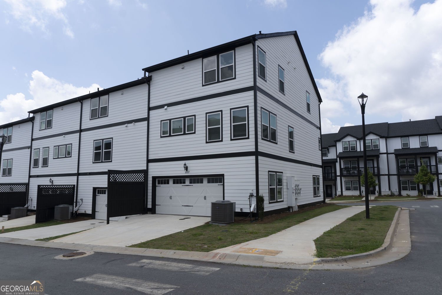 1037 Knoxboro Lane Woodstock - main photo
