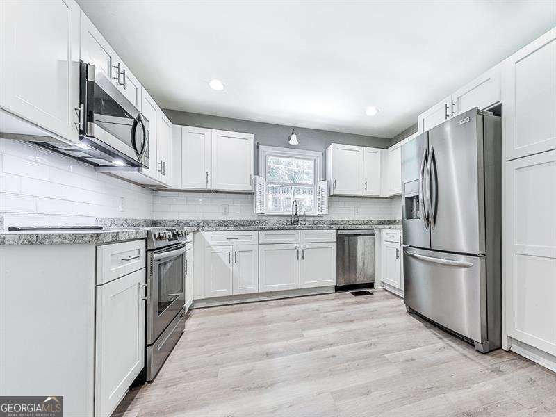 4679 Hardwood Road Stone Mountain - Photo 13