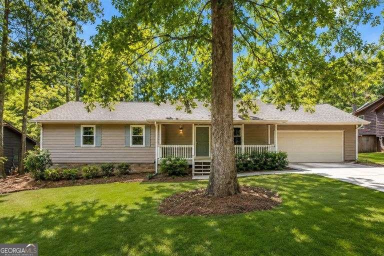 528 Knollwood Drive Stockbridge - main photo