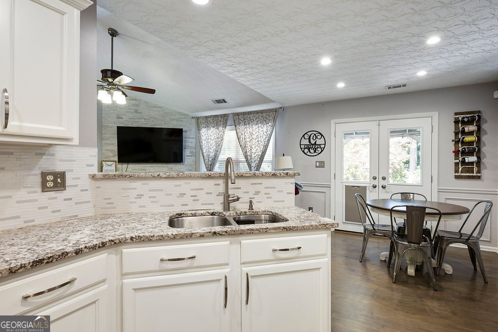 5238 Leecroft Drive Buford - Photo 12