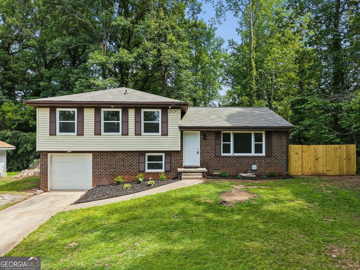 498 Queen Aliese Ln Lane Jonesboro - main photo
