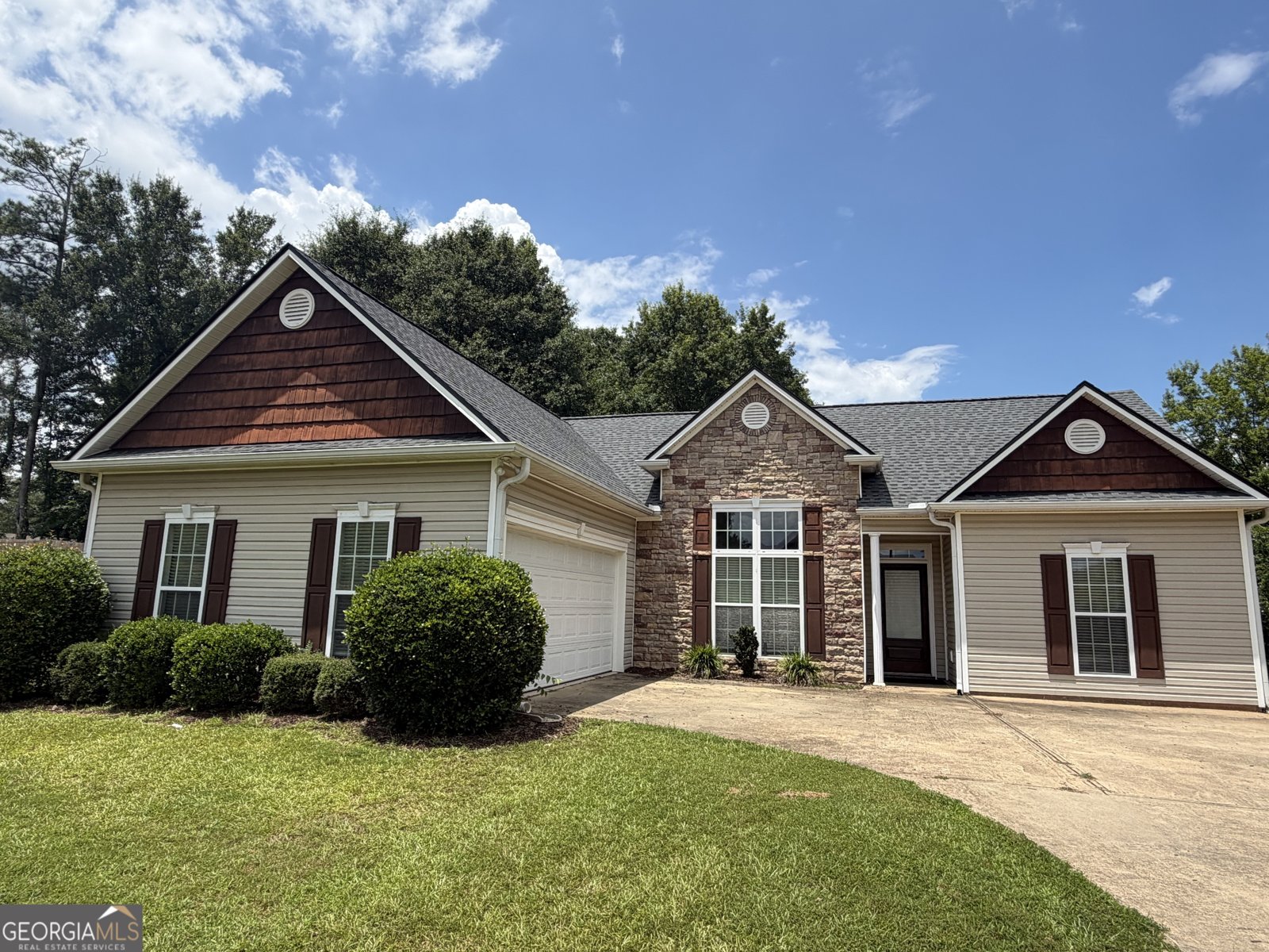 105 Creekside Drive LaGrange - main photo