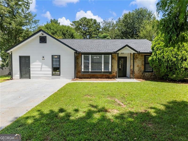 919 Country Oaks Court Lawrenceville - main photo