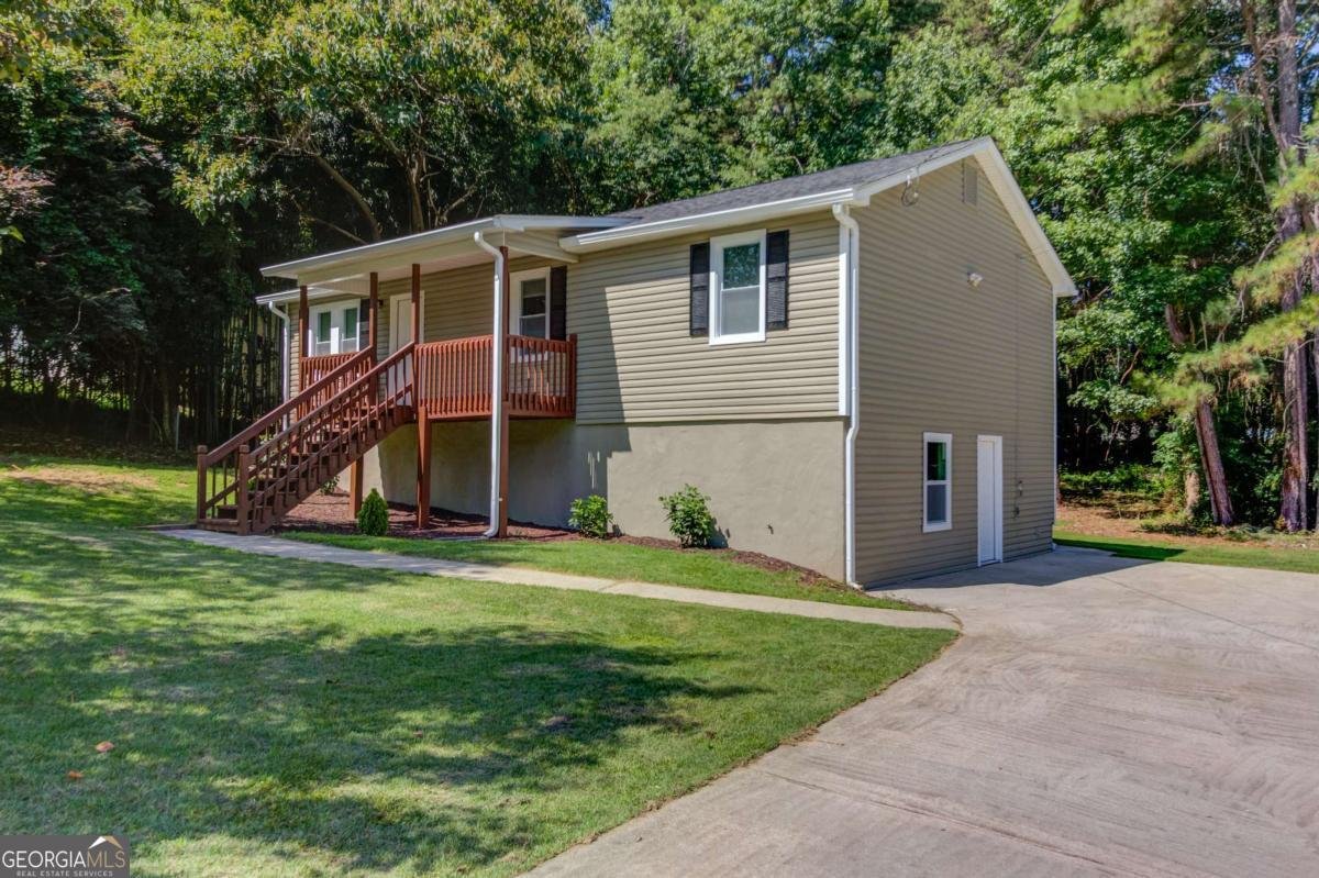 1381 Timbercrest Drive Lawrenceville - main photo