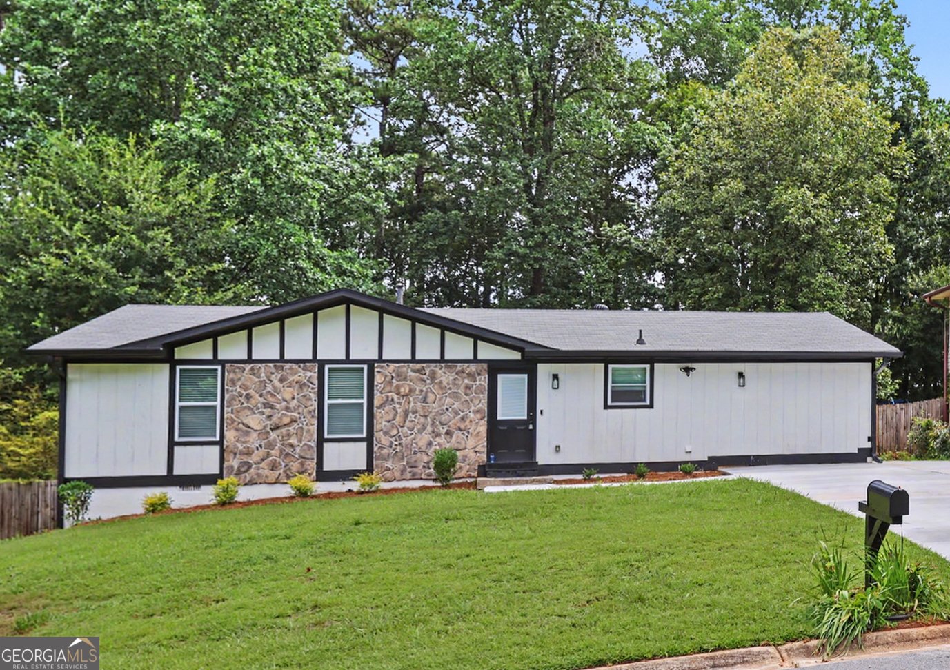 2535 Rhoanoke Drive Duluth - main photo