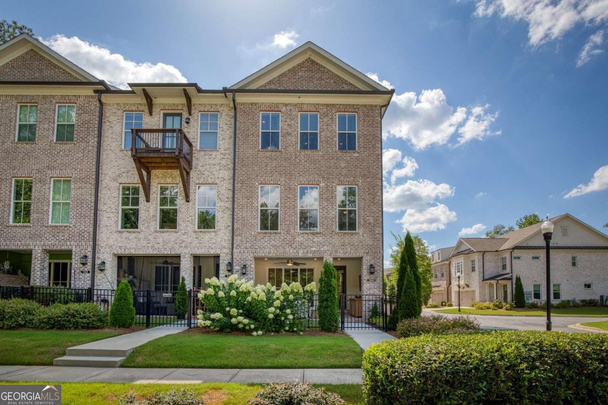 544 Clover Lane Alpharetta - main photo