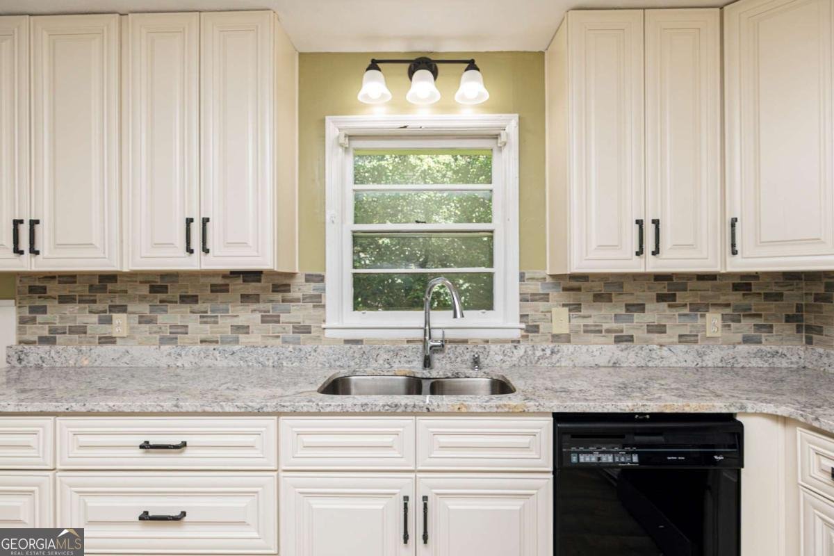 2133 Sandy Plains Road Marietta - Photo 11