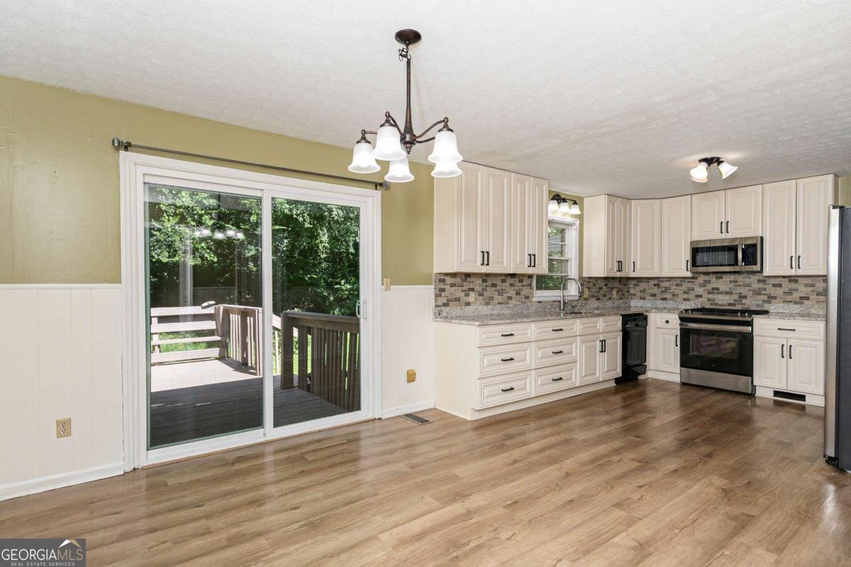 2133 Sandy Plains Road Marietta - Photo 9