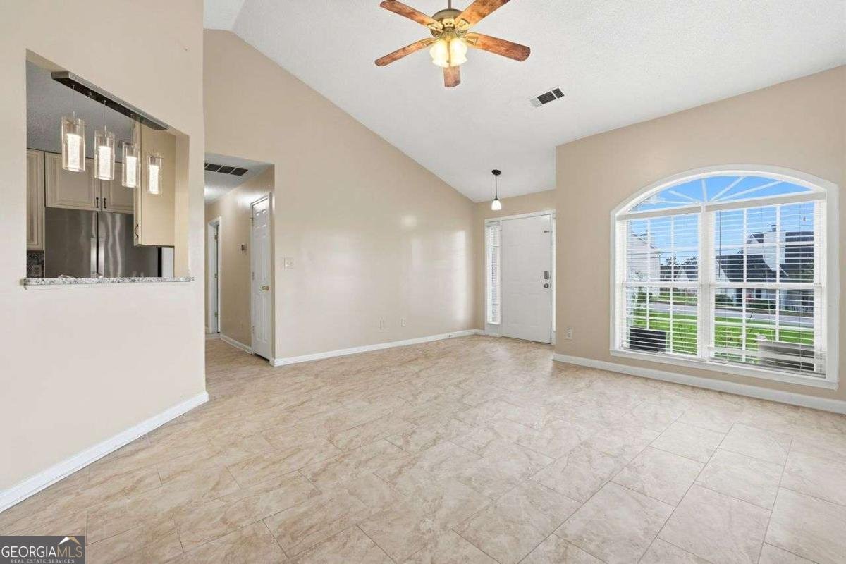 1016 Meadow Glen Circle Fairburn - Photo 10