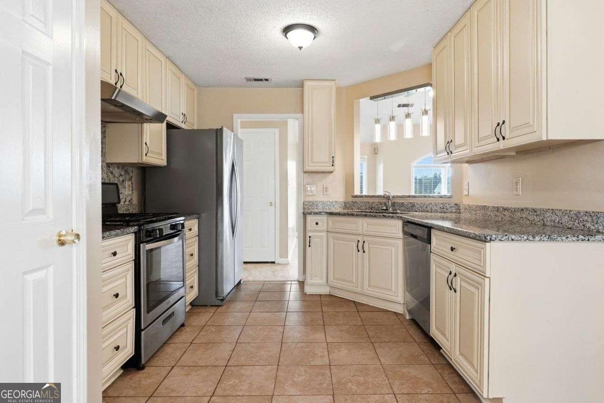 1016 Meadow Glen Circle Fairburn - Photo 11