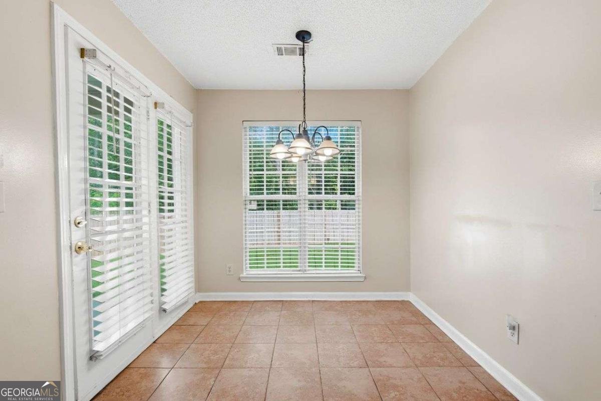 1016 Meadow Glen Circle Fairburn - Photo 14