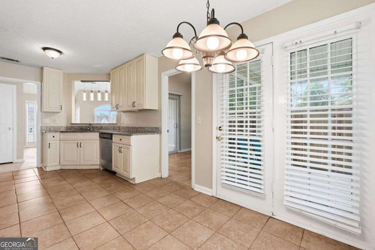 1016 Meadow Glen Circle Fairburn - Photo 15