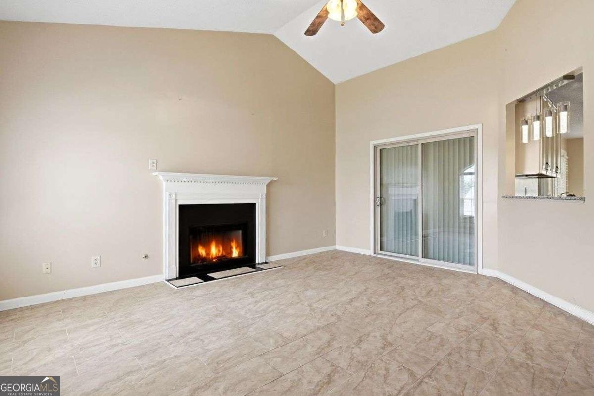 1016 Meadow Glen Circle Fairburn - Photo 6