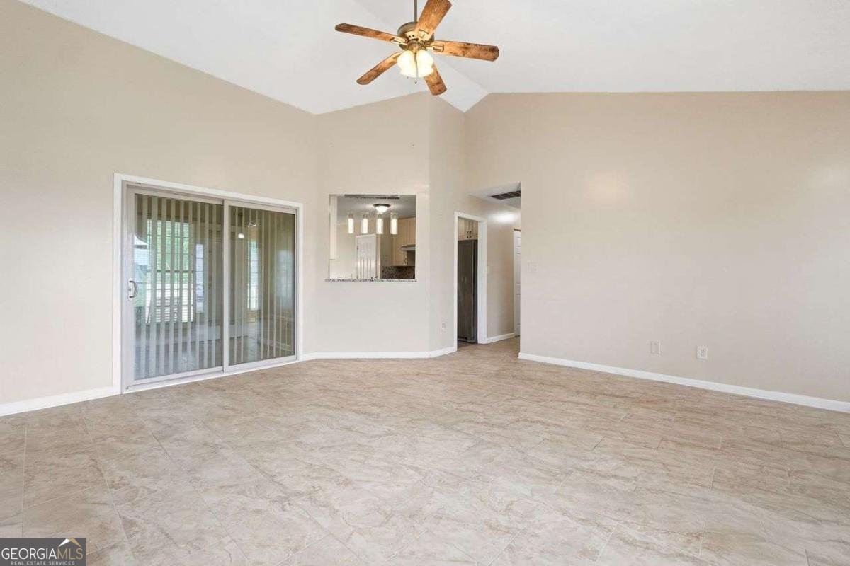 1016 Meadow Glen Circle Fairburn - Photo 9