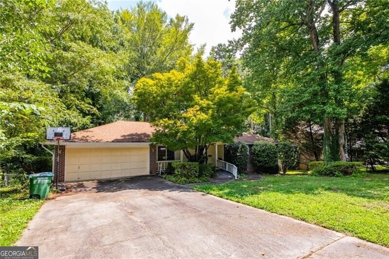 2761 Brackenwood Drive Snellville - main photo