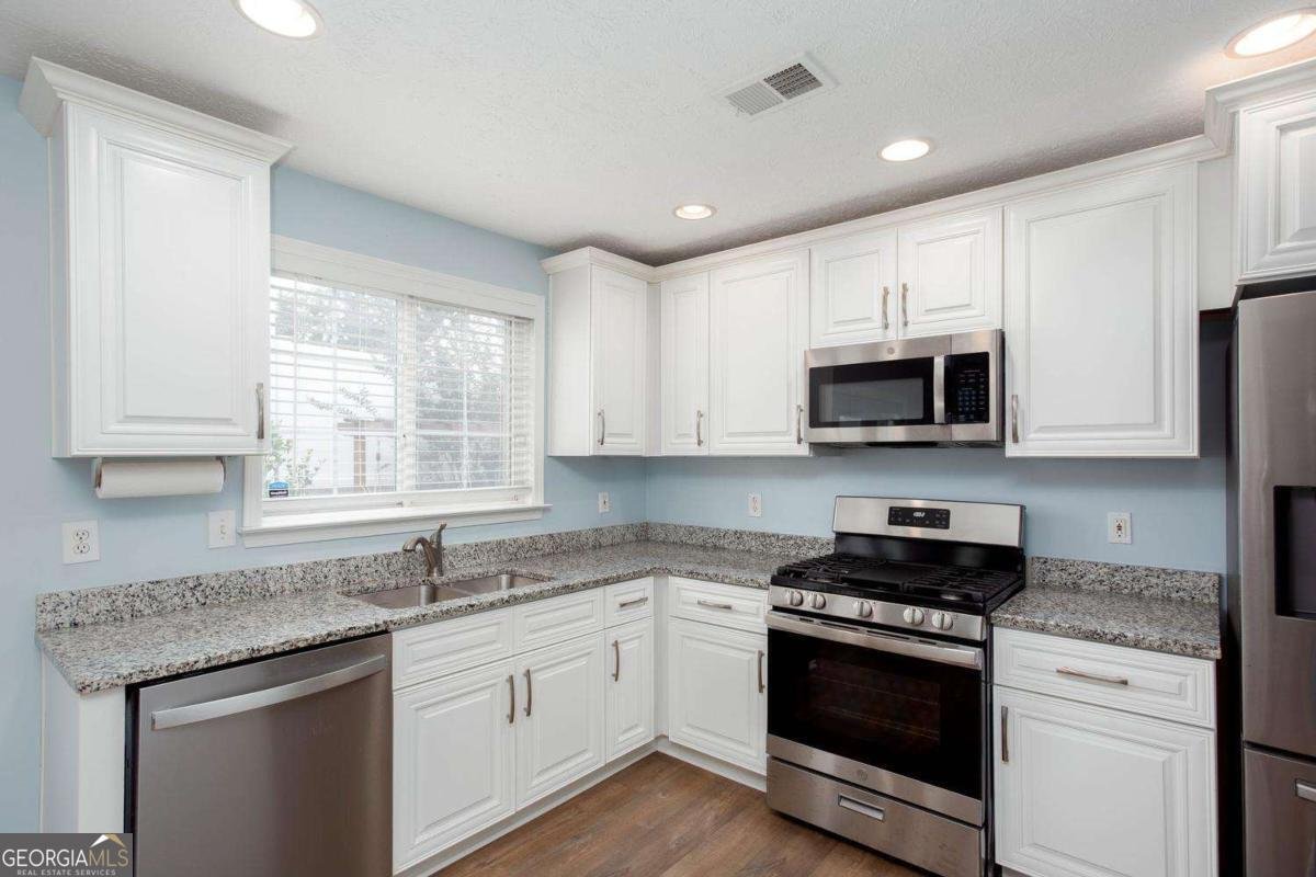 126 Oaks Place Woodstock - Photo 6