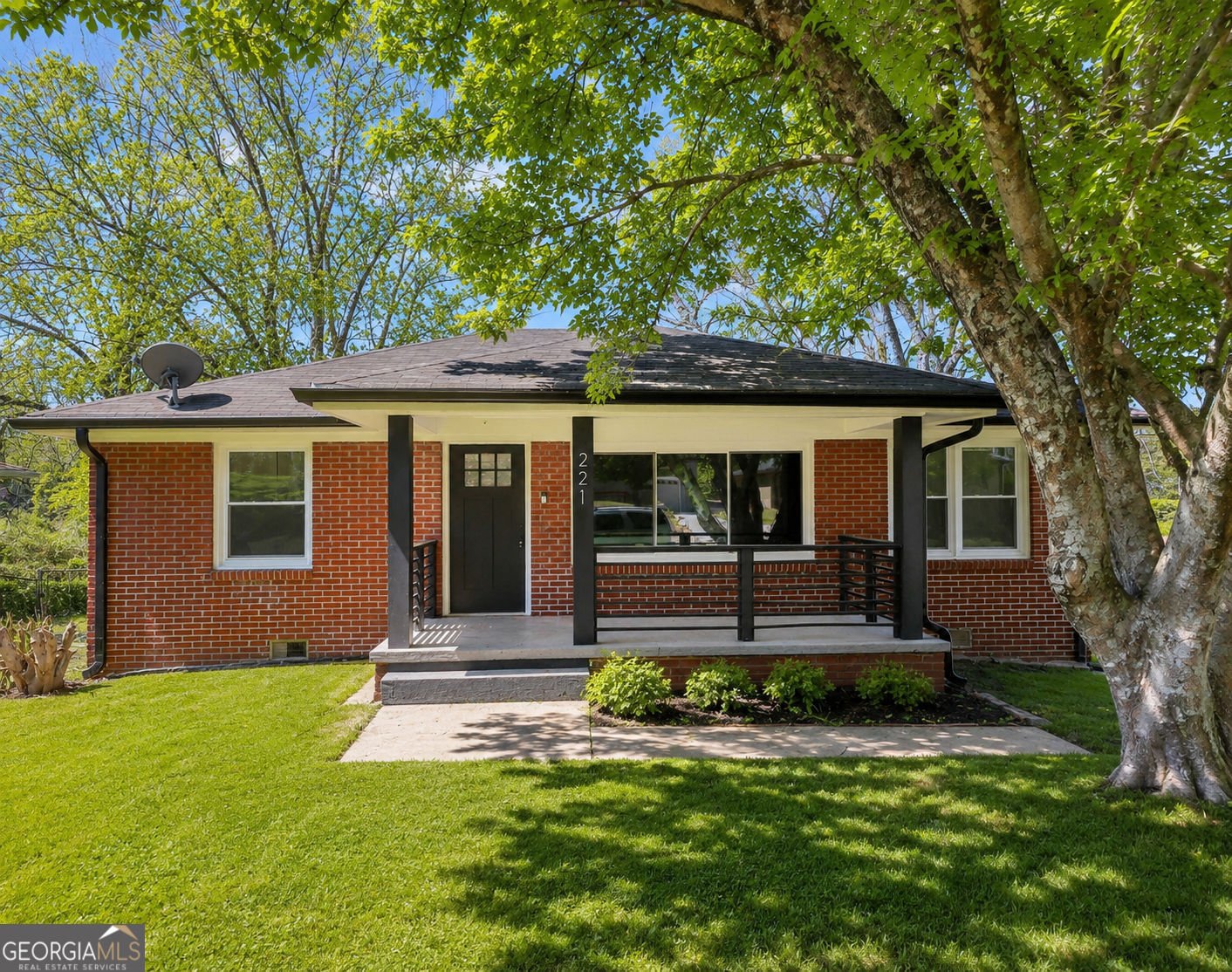 221 Napoleon Drive Atlanta - main photo