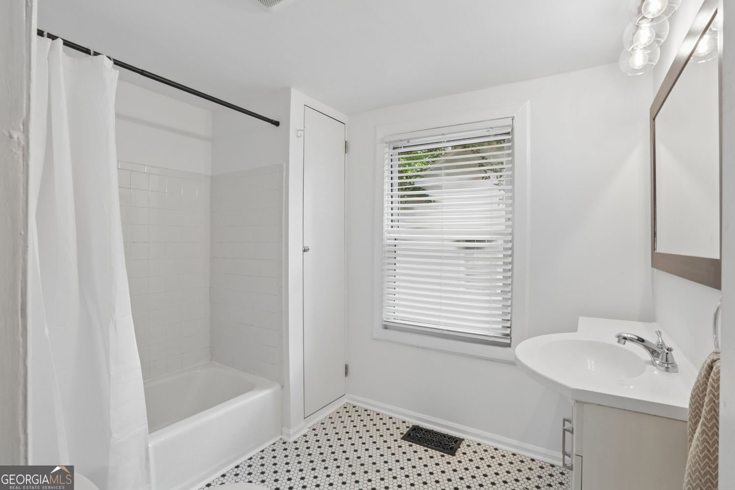 1666 May Avenue Atlanta - Photo 8