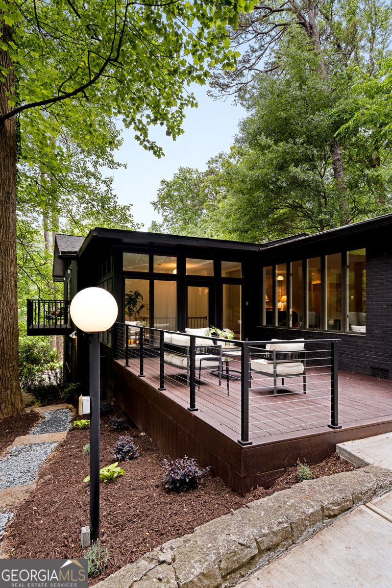 922 Barton Woods Road Atlanta - Photo 8