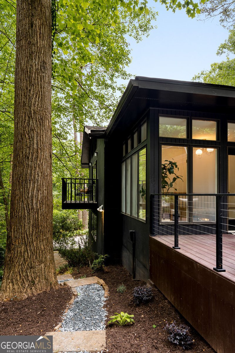 922 Barton Woods Road Atlanta - Photo 9