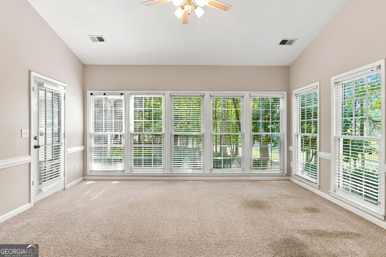 320 Valley Green Court Woodstock - Photo 10