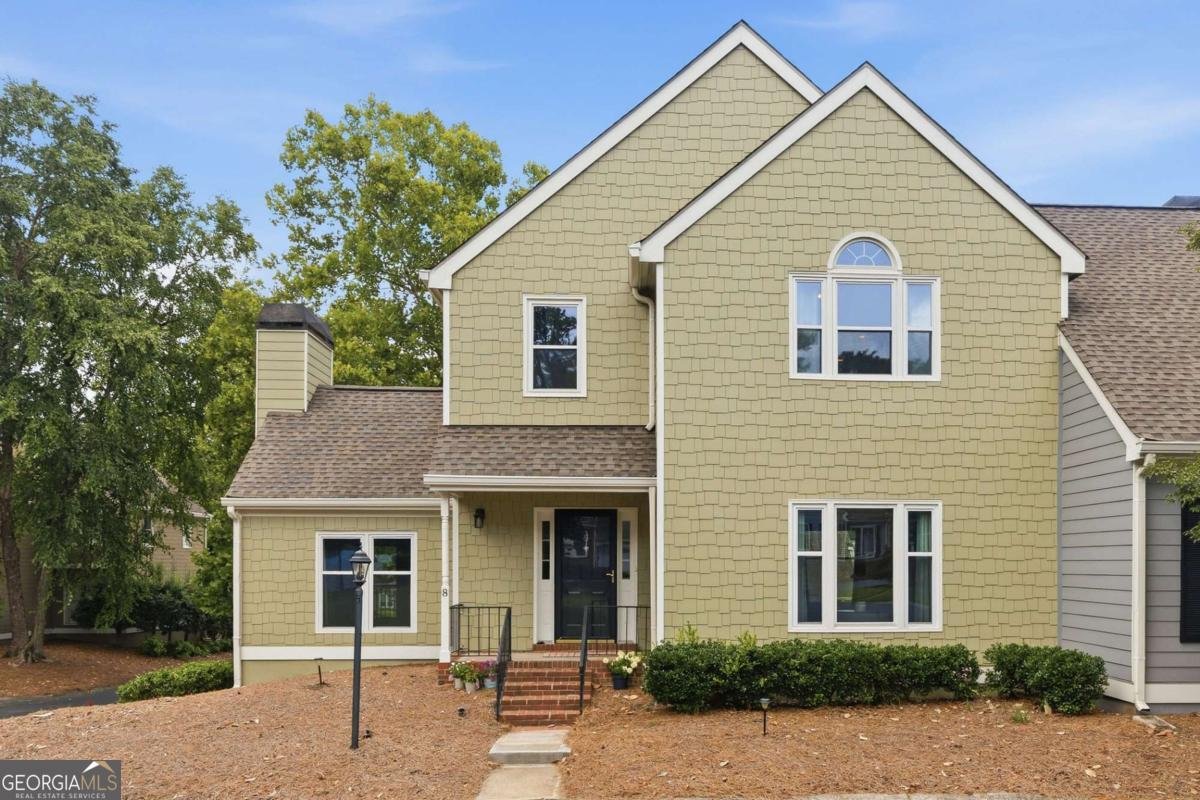 8 Vernon Glen Court Sandy Springs - main photo