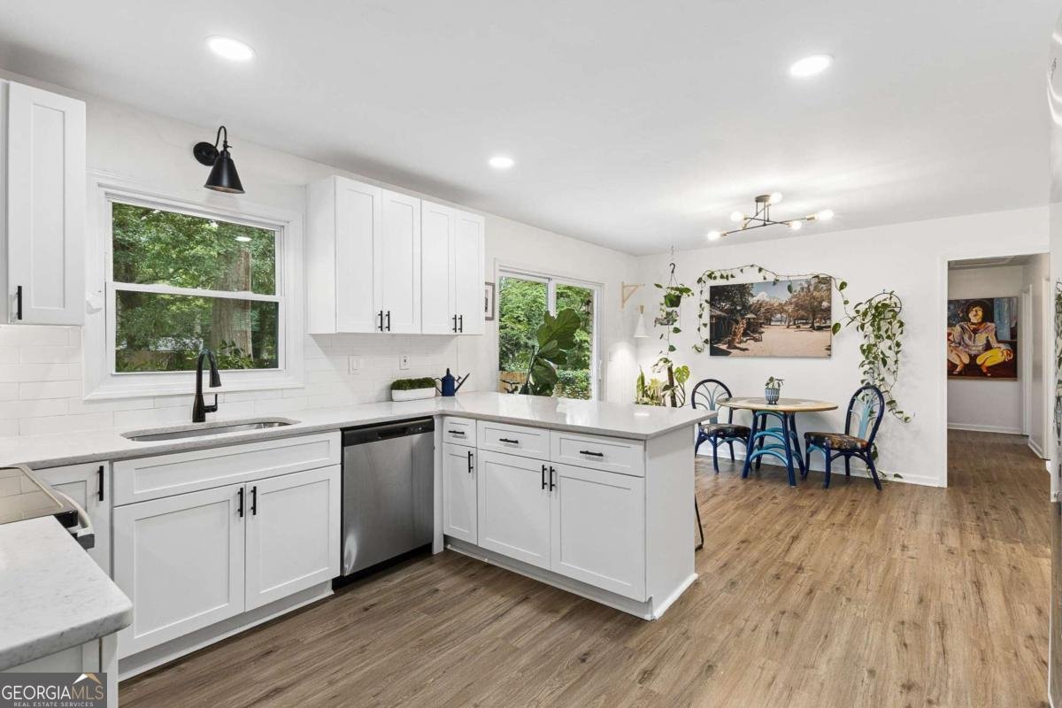 412 Derbyshire Drive Stone Mountain - Photo 10