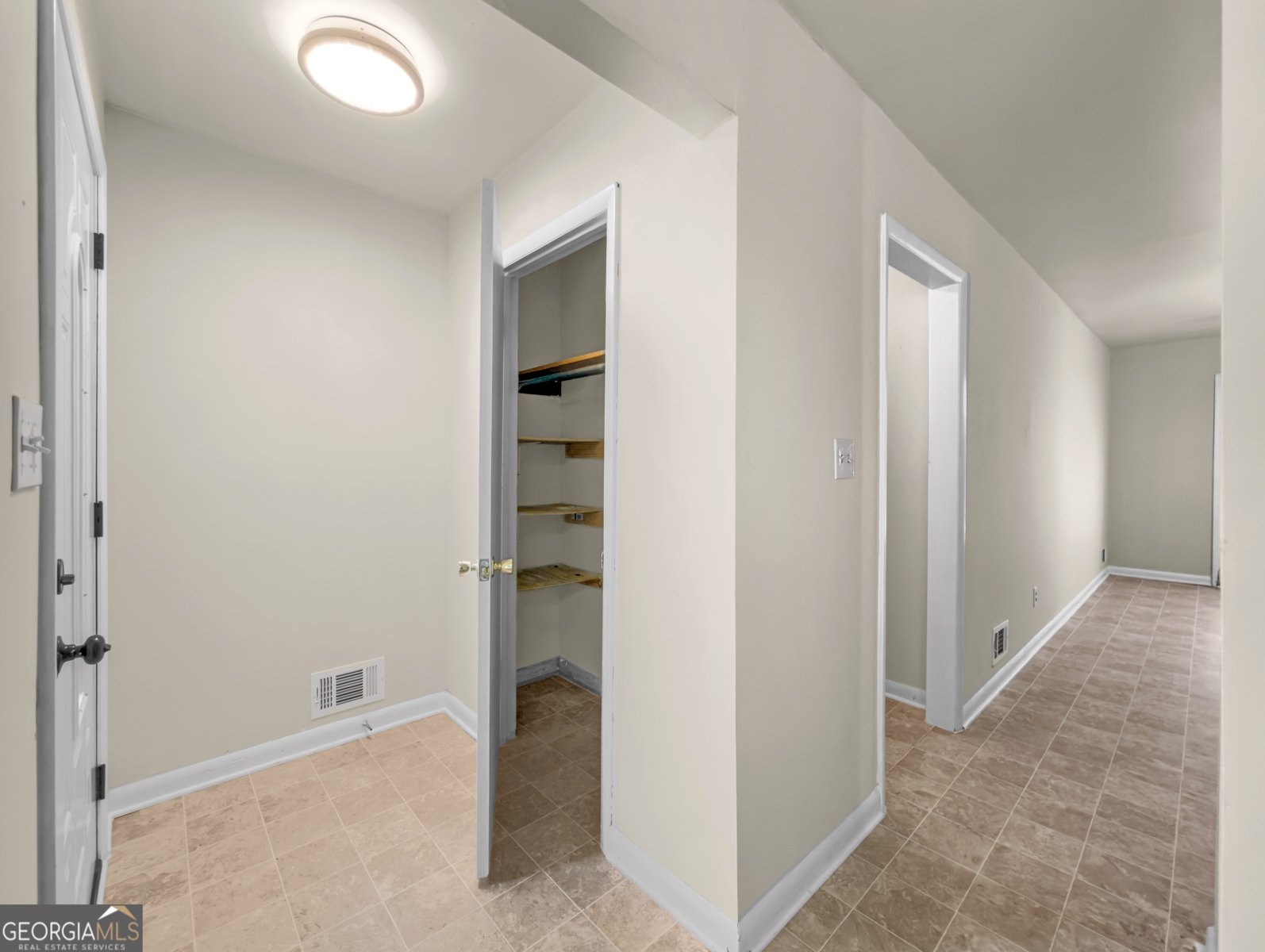 565 Wavelyn Way Riverdale - Photo 7