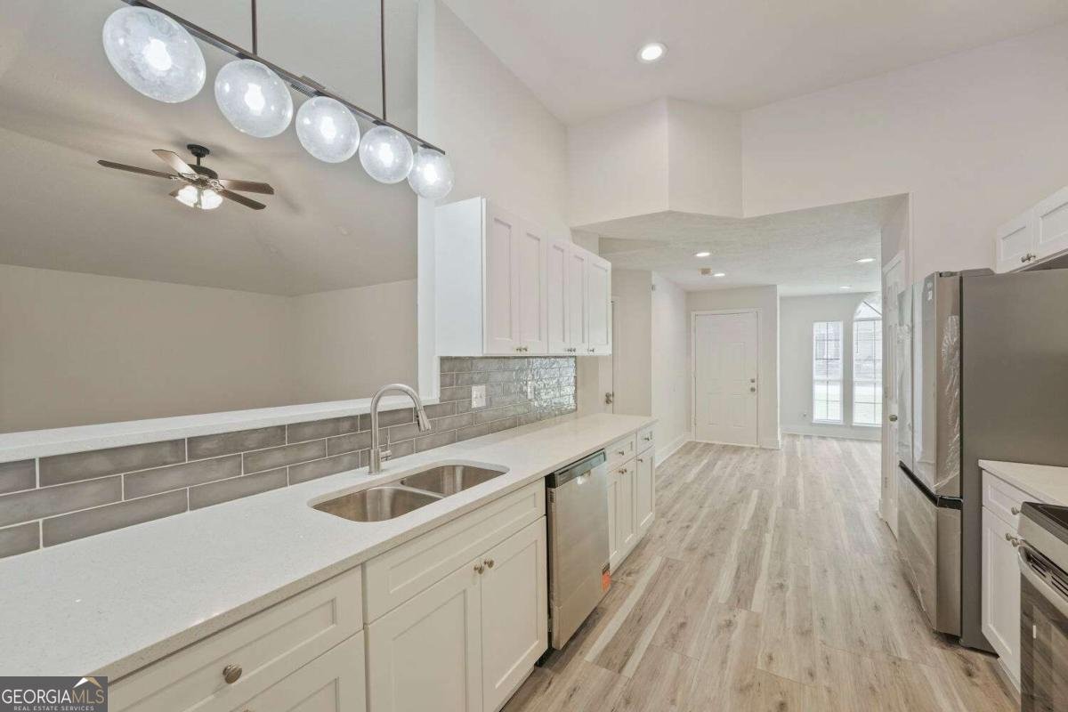 824 Arbor Hill Drive Stone Mountain - Photo 10