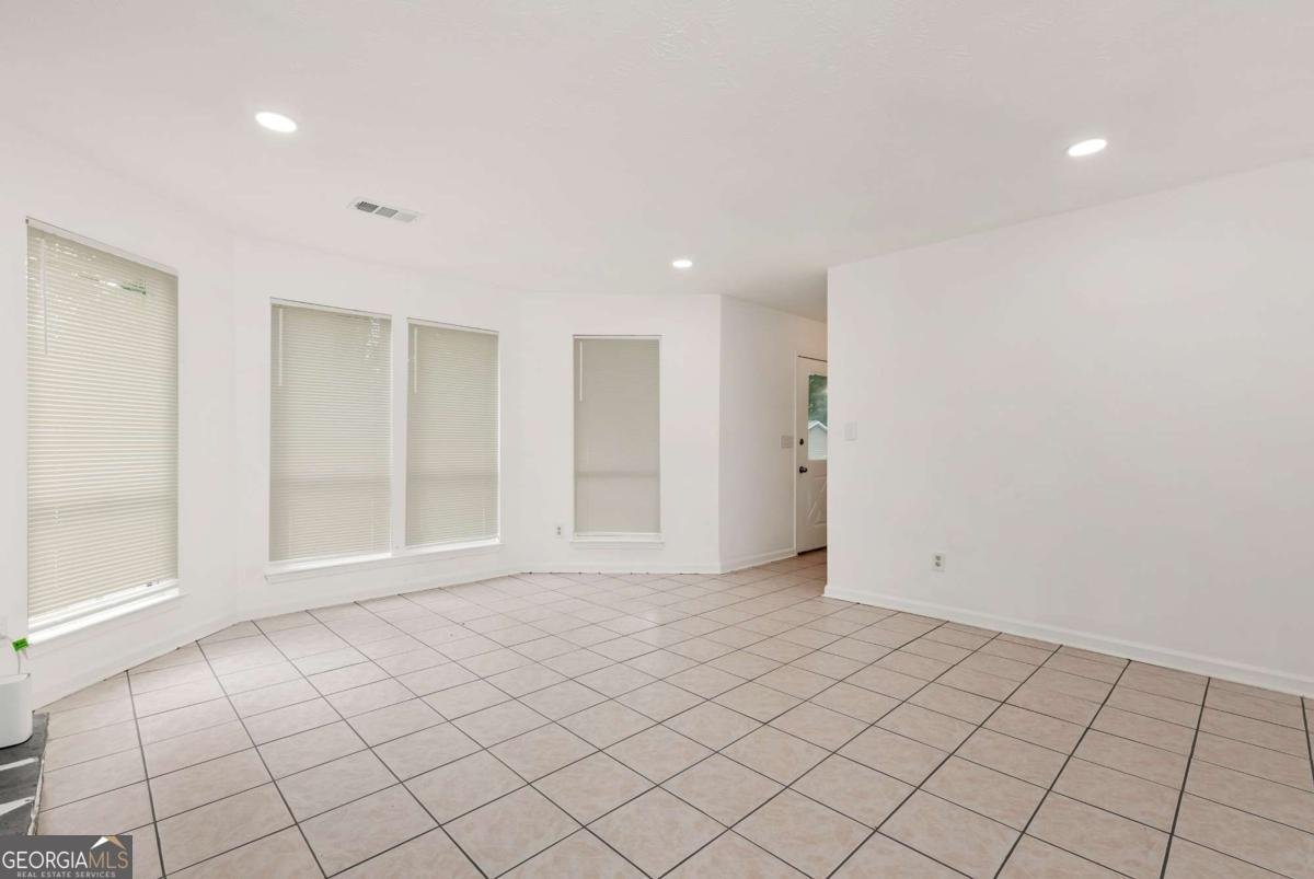 556 Sunfield Drive Lilburn - Photo 13