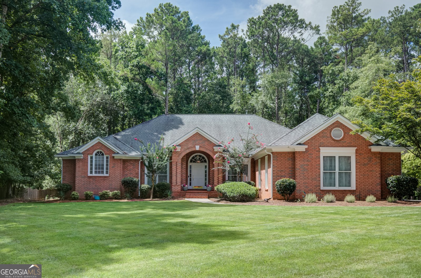 115 Stonehaven Drive Fayetteville - main photo