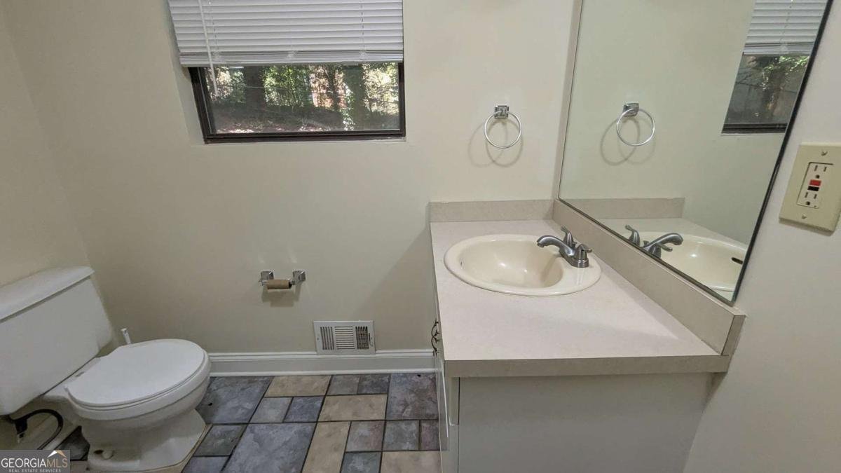 8447 Lake Drive Snellville - Photo 6