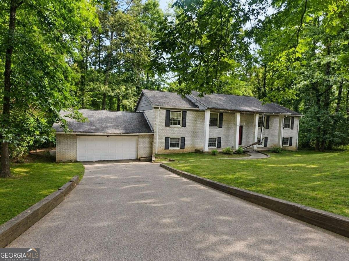 135 Greenhill Court Atlanta - main photo
