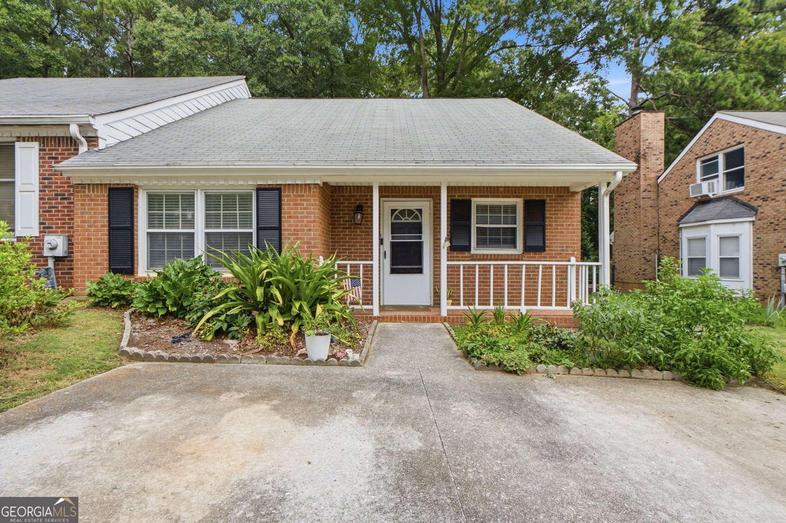 320 Williamsburg Way Fayetteville - main photo