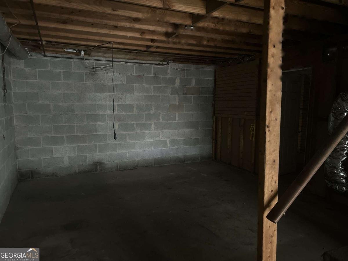 667 King Road Stone Mountain - Photo 10