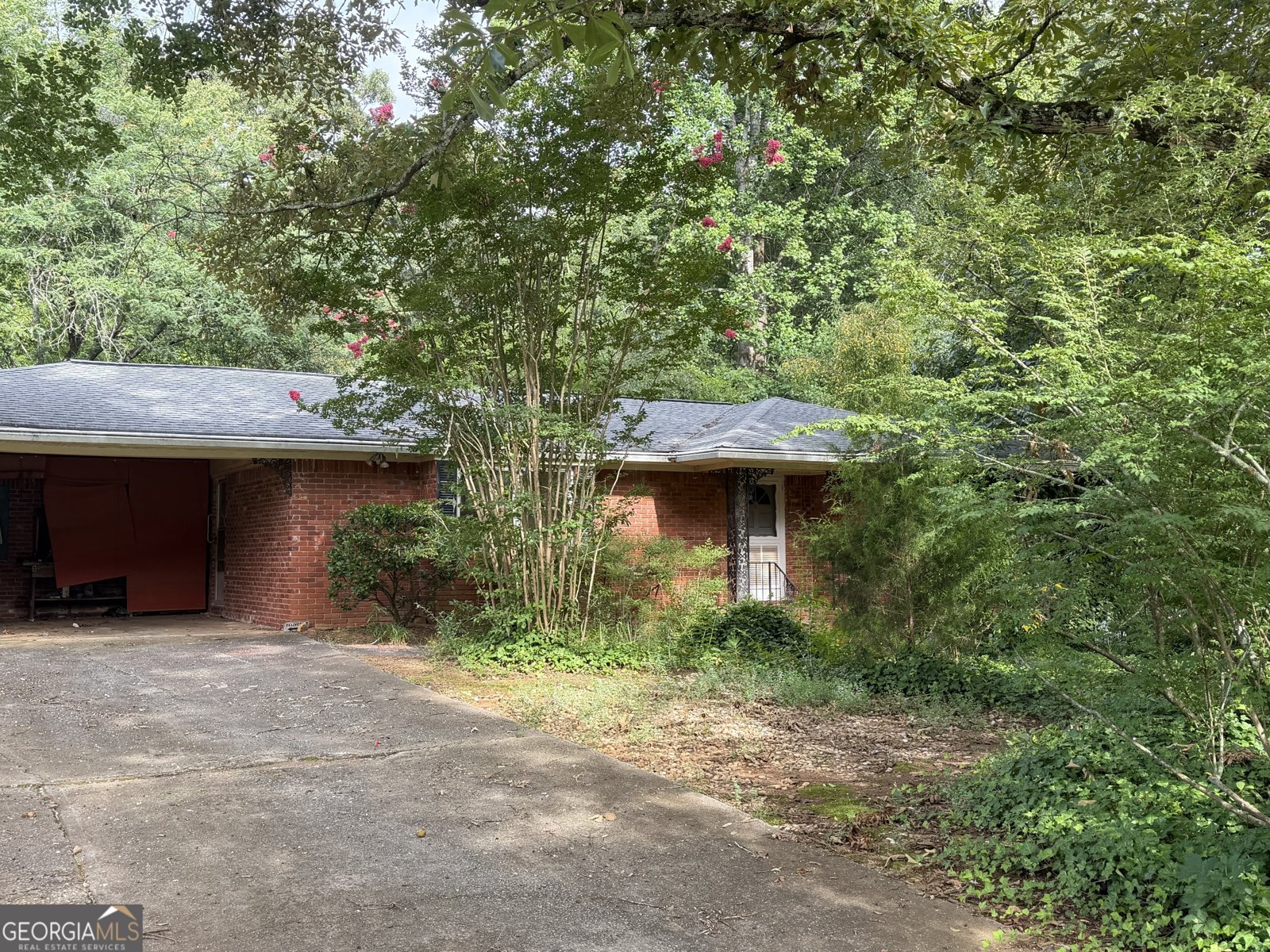 1070 Delmont Terrace Roswell - main photo
