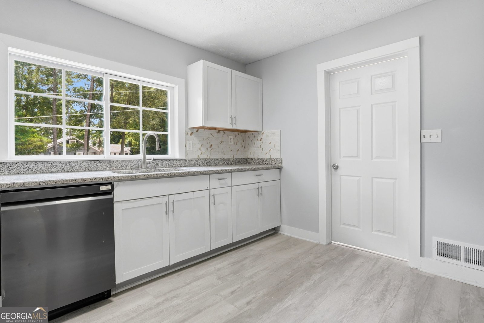 1445 Diplomat Drive Riverdale - Photo 14