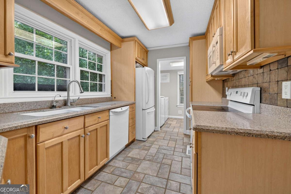 1654 Bristol Drive Atlanta - Photo 7