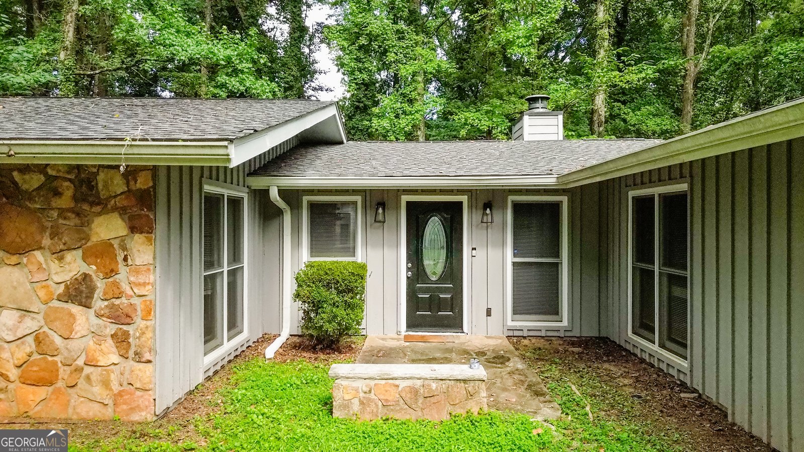 1328 Hidden Hills Parkway Stone Mountain - main photo