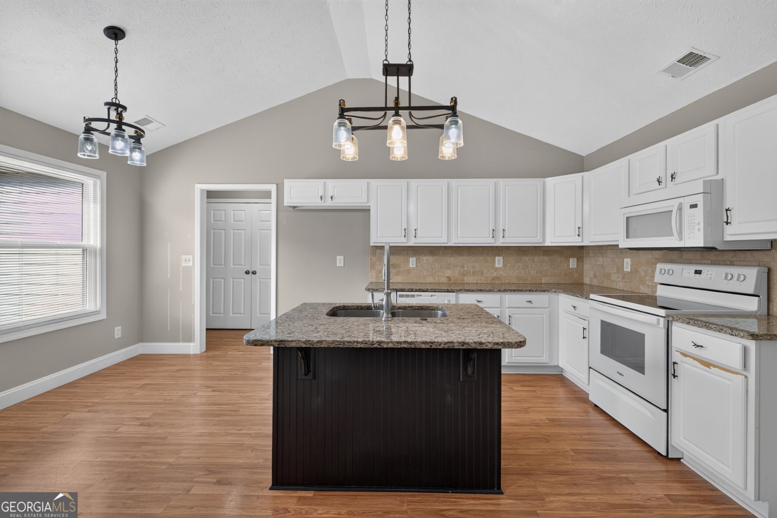2337 Hartley Court Statham - Photo 7
