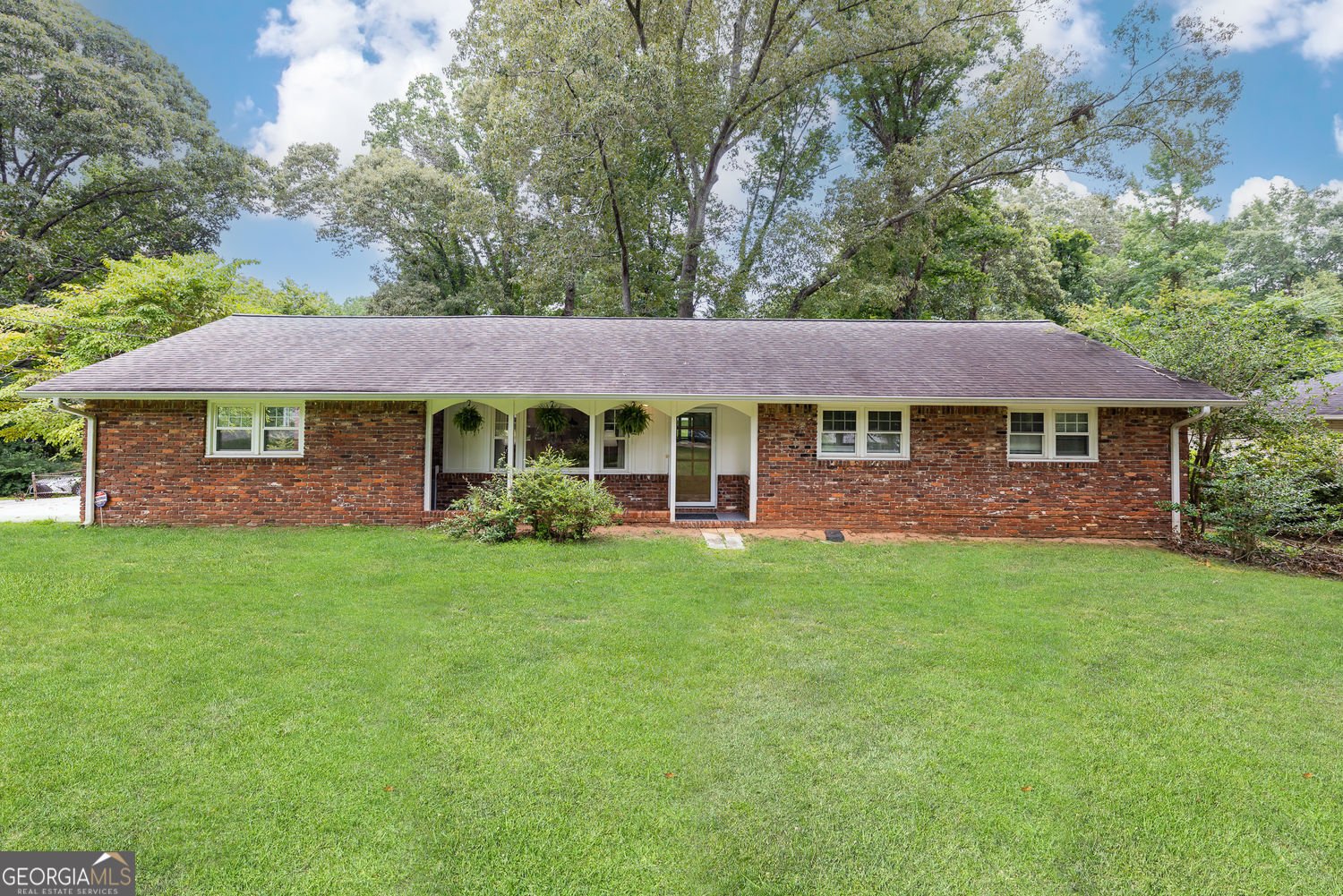 5461 Zanola Drive Mableton - main photo