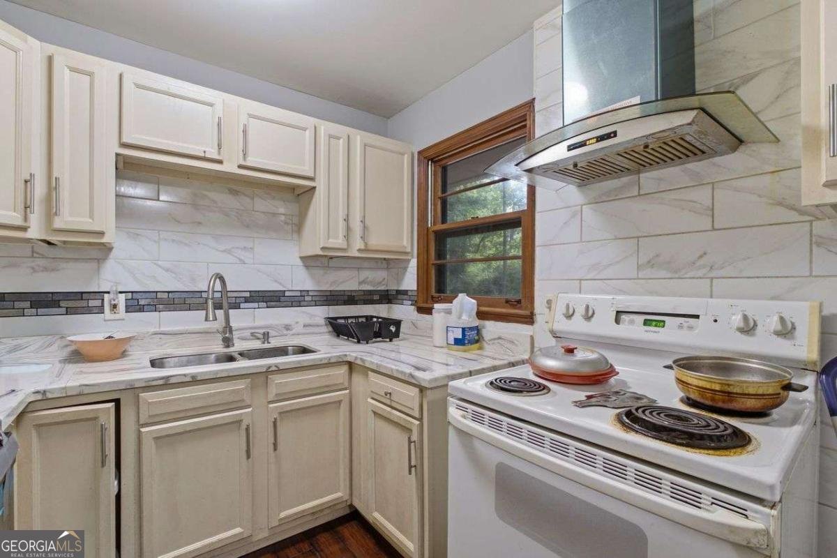 4642 Bartlett Road Forest Park - Photo 11