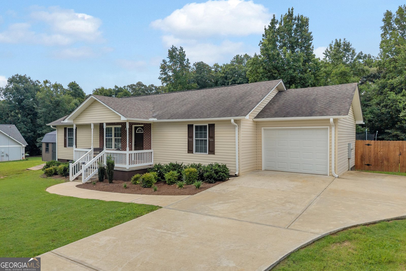 423 Point Circle Hartwell - main photo