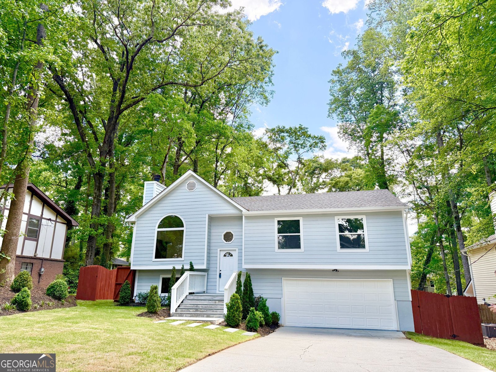 8399 Lake Drive Snellville - main photo